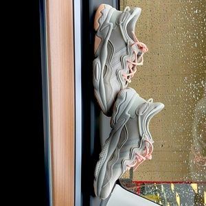 Ozweego “metal grey”